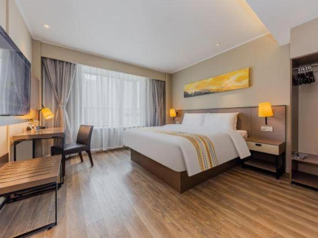 Home Inn Plus Shanghai New International Expo Center Yushan Road Yuanshen Sports Exterior photo