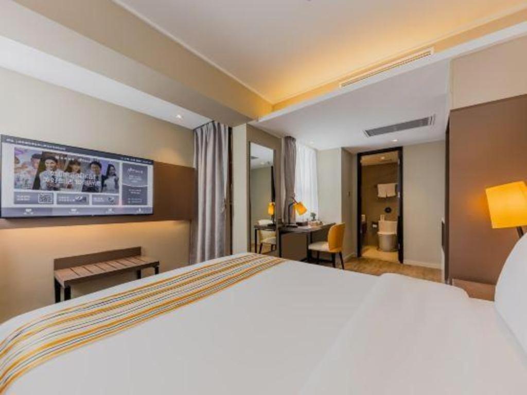 Home Inn Plus Shanghai New International Expo Center Yushan Road Yuanshen Sports Exterior photo