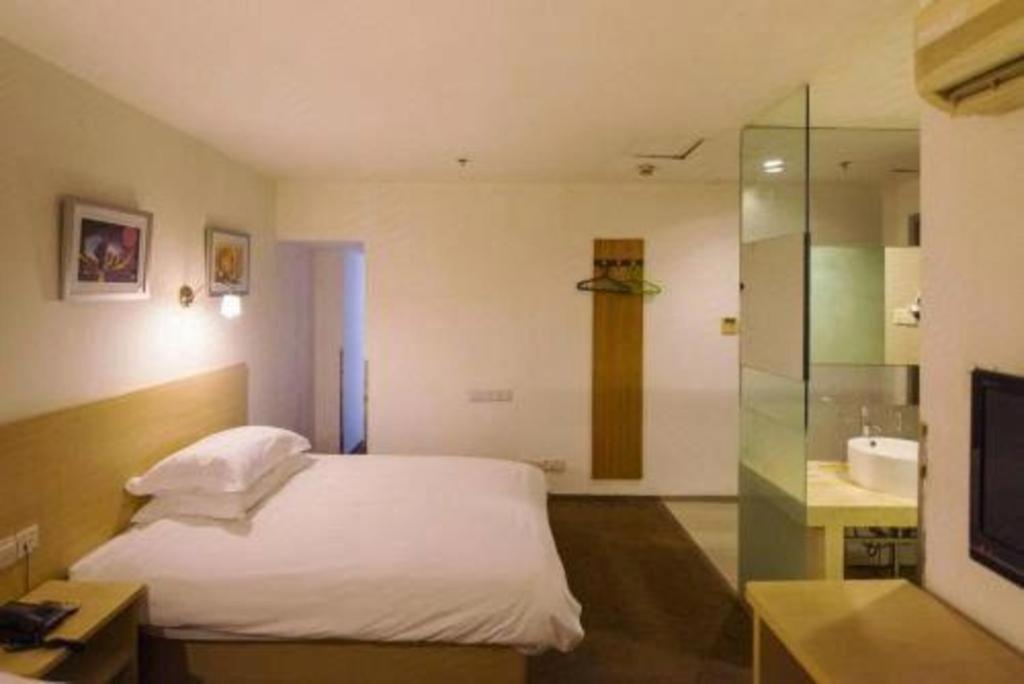 Home Inn Plus Shanghai New International Expo Center Yushan Road Yuanshen Sports Exterior photo
