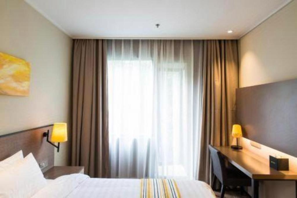 Home Inn Plus Shanghai New International Expo Center Yushan Road Yuanshen Sports Exterior photo