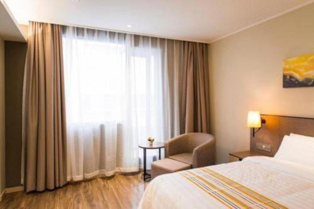 Home Inn Plus Shanghai New International Expo Center Yushan Road Yuanshen Sports Exterior photo