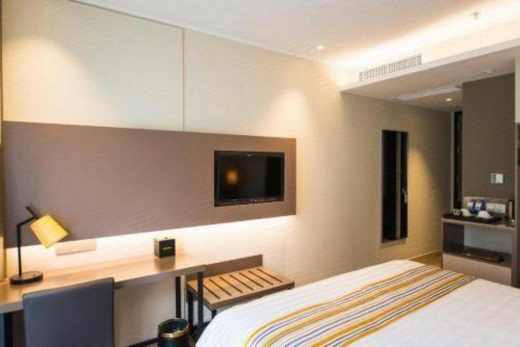 Home Inn Plus Shanghai New International Expo Center Yushan Road Yuanshen Sports Exterior photo