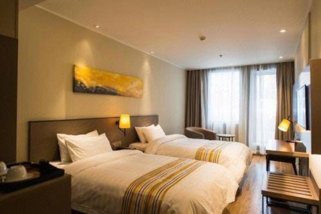 Home Inn Plus Shanghai New International Expo Center Yushan Road Yuanshen Sports Exterior photo