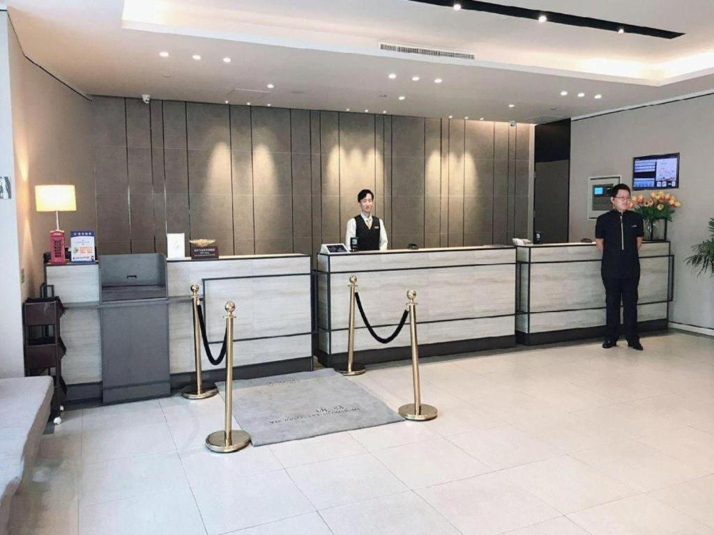 Home Inn Plus Shanghai New International Expo Center Yushan Road Yuanshen Sports Exterior photo