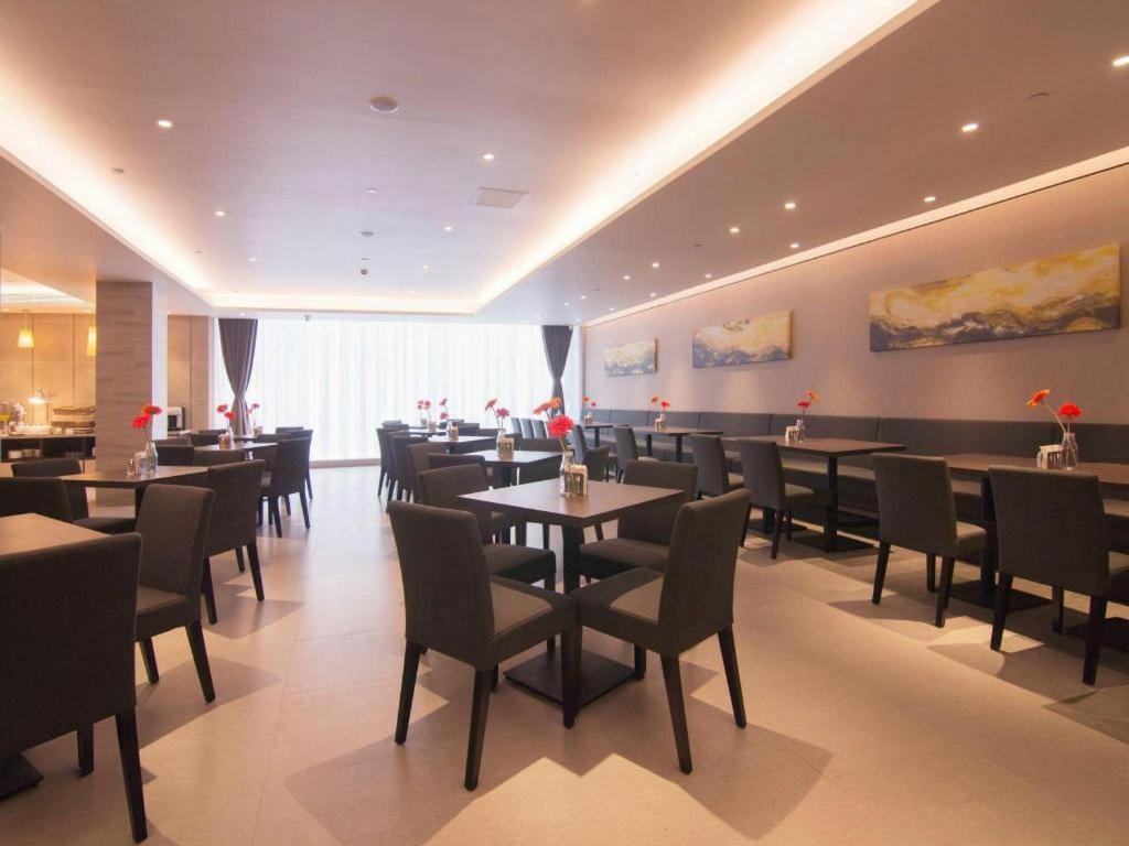 Home Inn Plus Shanghai New International Expo Center Yushan Road Yuanshen Sports Exterior photo