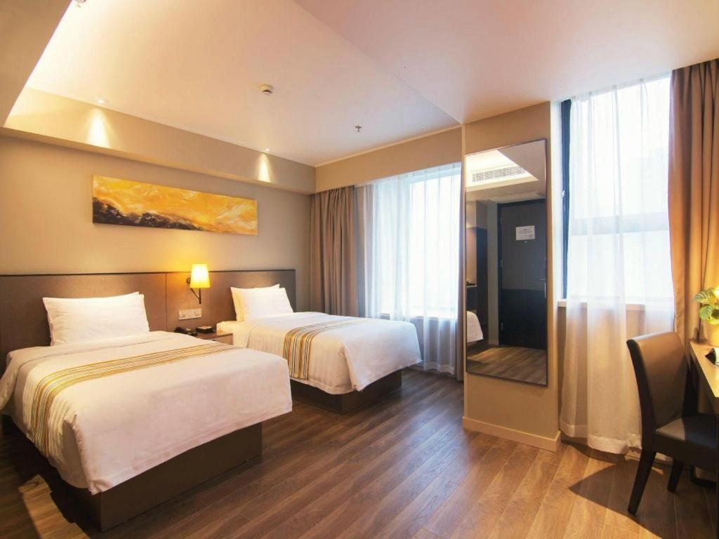Home Inn Plus Shanghai New International Expo Center Yushan Road Yuanshen Sports Exterior photo